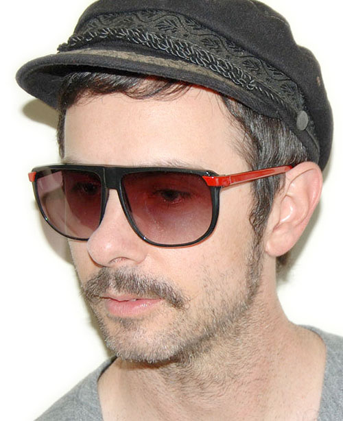 Solglasögon: Alistair Black/Red