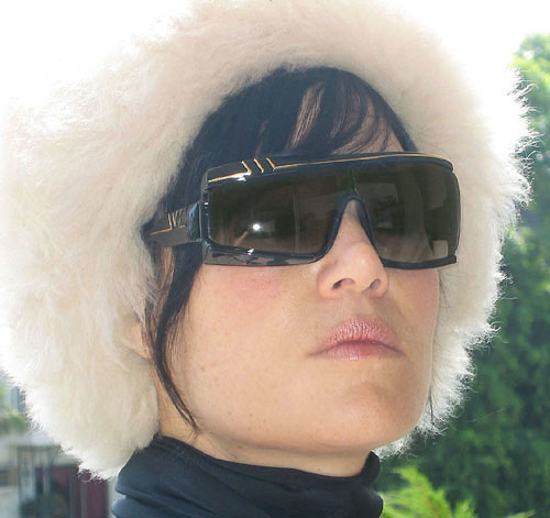 Solglasögon: Asymmetric Black