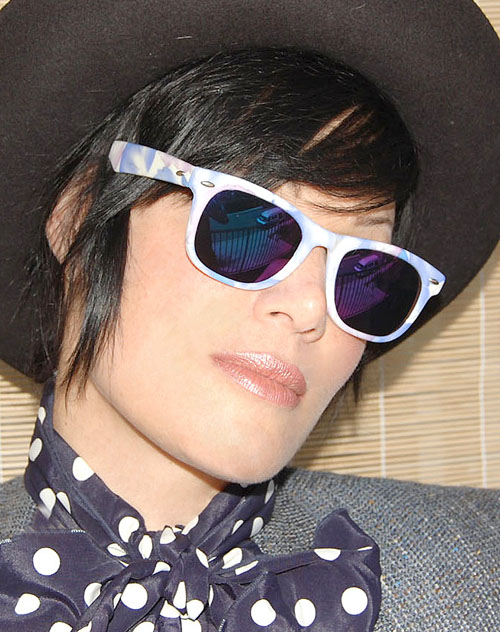 Solglasögon: Pansy White/Purple